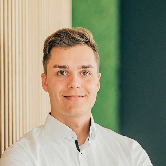 linkedin-sales-navigator-pAtA8xe_iVM-unsplash-scaled-1
